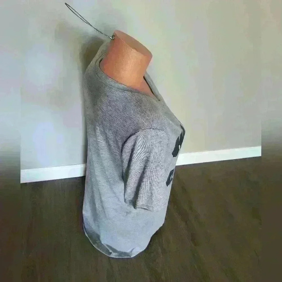 Zoe + Liv Womens Wrap Queen Present Graphics Gray Short Sleeve Tshirt Size XXL - Picture 5 of 8